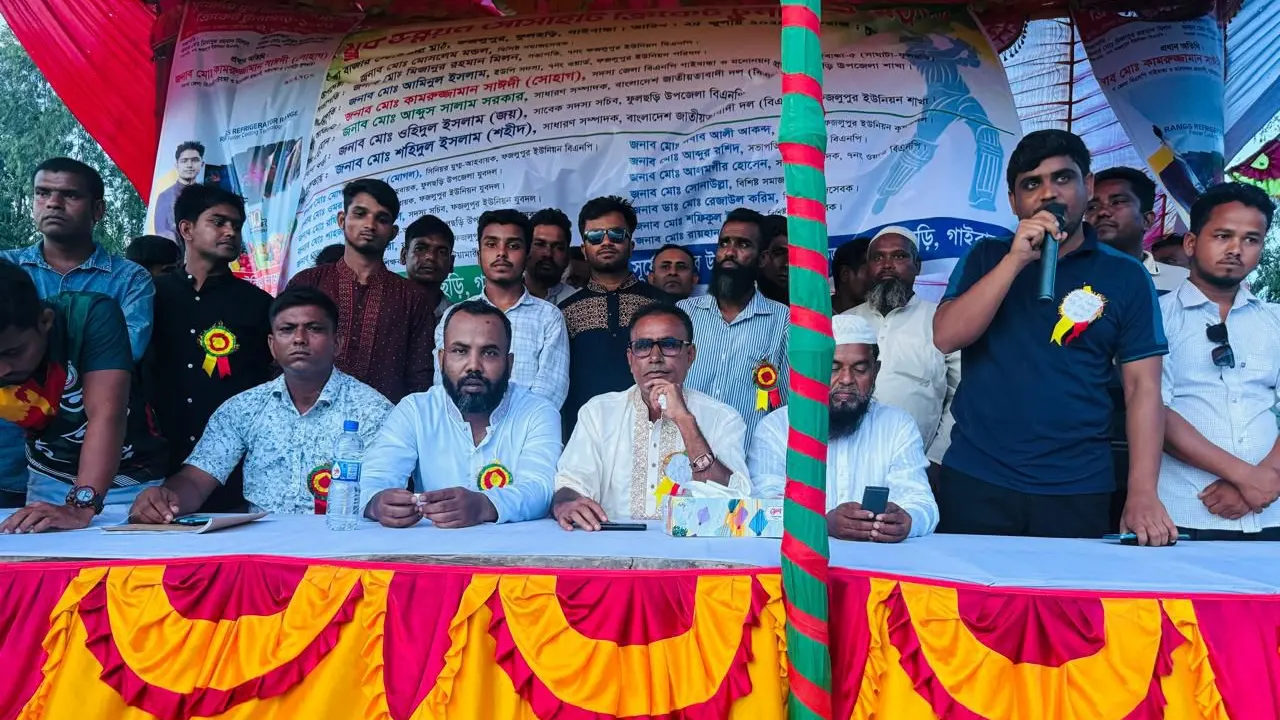 বক্তব্য রাখছেন গাইবান্ধা জেলা বিএনপি সদস্য  কামরুজ্জামান সোহাগ। ছবি : কালবেলা