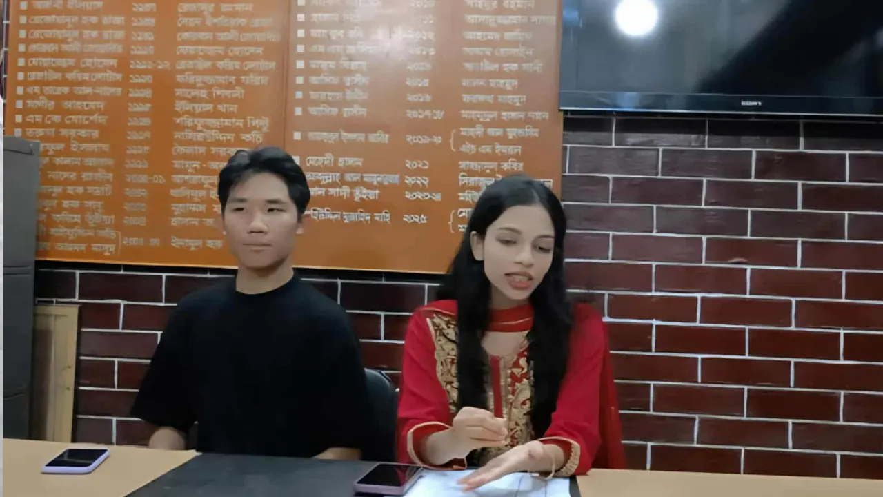 সাংবাদিকদের সঙ্গে কথা বলছেন জান্নাতুল ফেরদৌস পুতুল। ছবি : কালবেলা