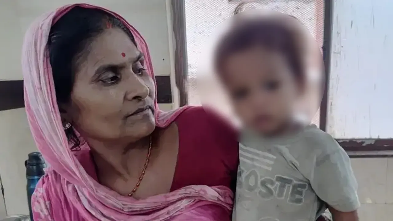 নানির কোলে গোবিন্দ। ছবি : সংগৃহীত