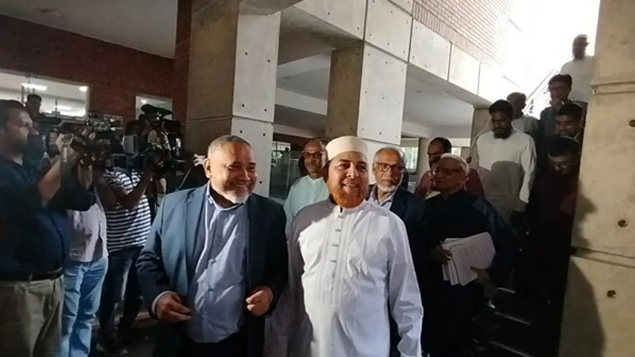 জাতীয় ঐকমত্য কমিশনের বৈঠক থেকে বের হচ্ছেন নেতারা। ছবি : সংগৃহীত