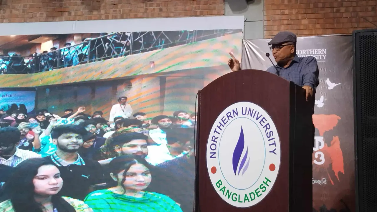বক্তব্য রাখছেন অধ্যাপক ড. সলিমুল্লাহ খান। ছবি : কালবেলা
