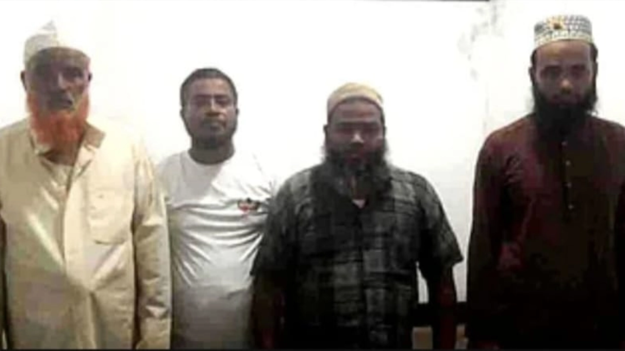 চাঁদা দাবির অভিযোগে গ্রেপ্তার চারজন। ছবি : কালবেলা