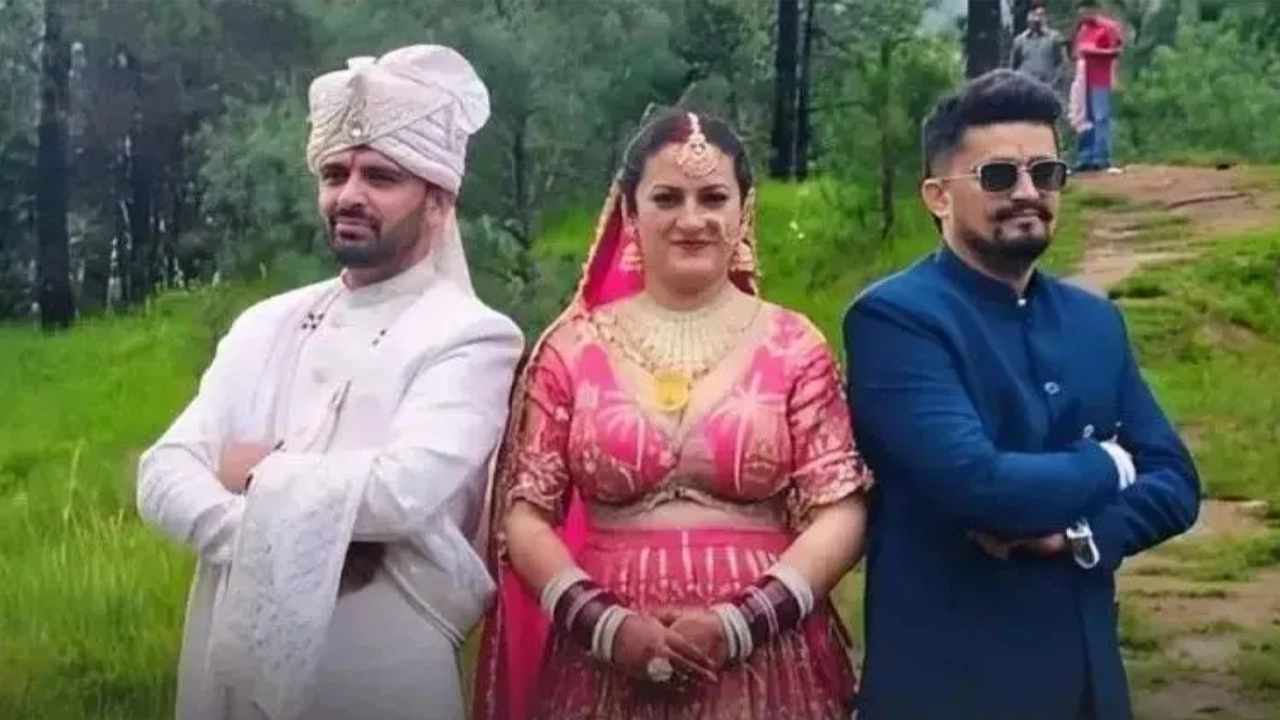 দুই ভাই প্রদীপ নেগি ও কপিল নেগিকে একইসঙ্গে বিয়ে করেন সুনিতা চৌহান। ছবি : সংগৃহীত