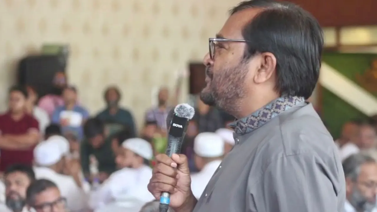 ফেনীতে ‘মুহুরী-কহুয়া-সিলোনিয়া বন‍্যা নিয়ন্ত্রণ, নিষ্কাশন ও সেচ প্রকল্পের পুনর্বাসন’ শীর্ষক প্রকল্পের মতবিনিময় সভায় বক্তব্য রাখছেন এবি পার্টির চেয়ারম্যান মজিবুর রহমান মঞ্জু। ছবি : কালবেলা