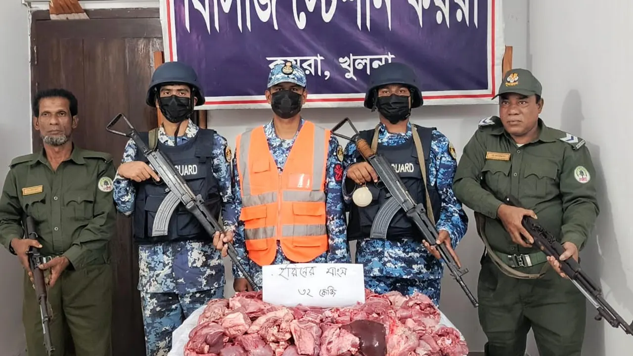 জব্দ করা হরিণের মাংস। ছবি : কালবেলা