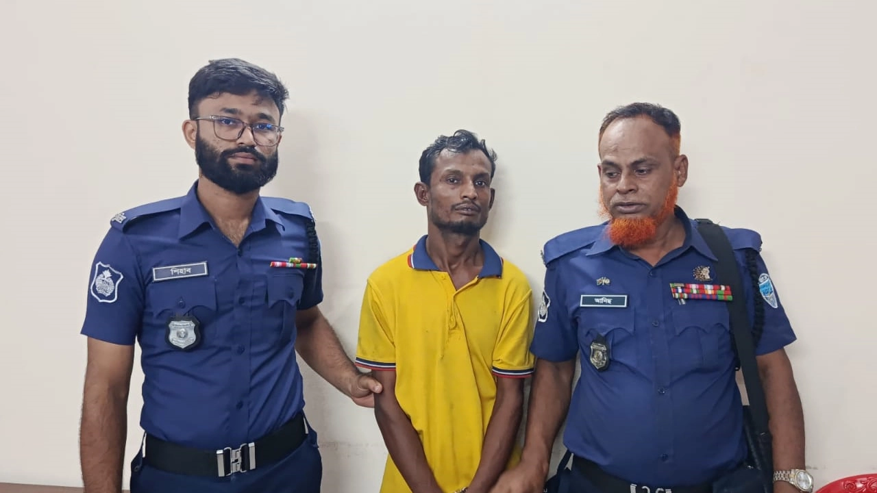 অভিযুক্ত সাইদ মিয়াকে কারাদণ্ড দিয়েছেন ভ্রাম্যমাণ আদালত। ছবি : কালবেলা