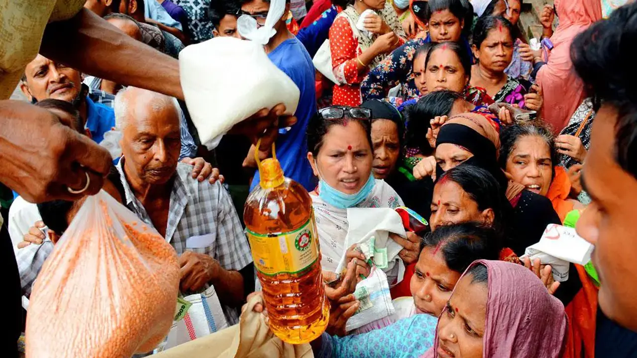 টিসিবির পণ্য বিক্রি। ছবি : সংগৃহীত