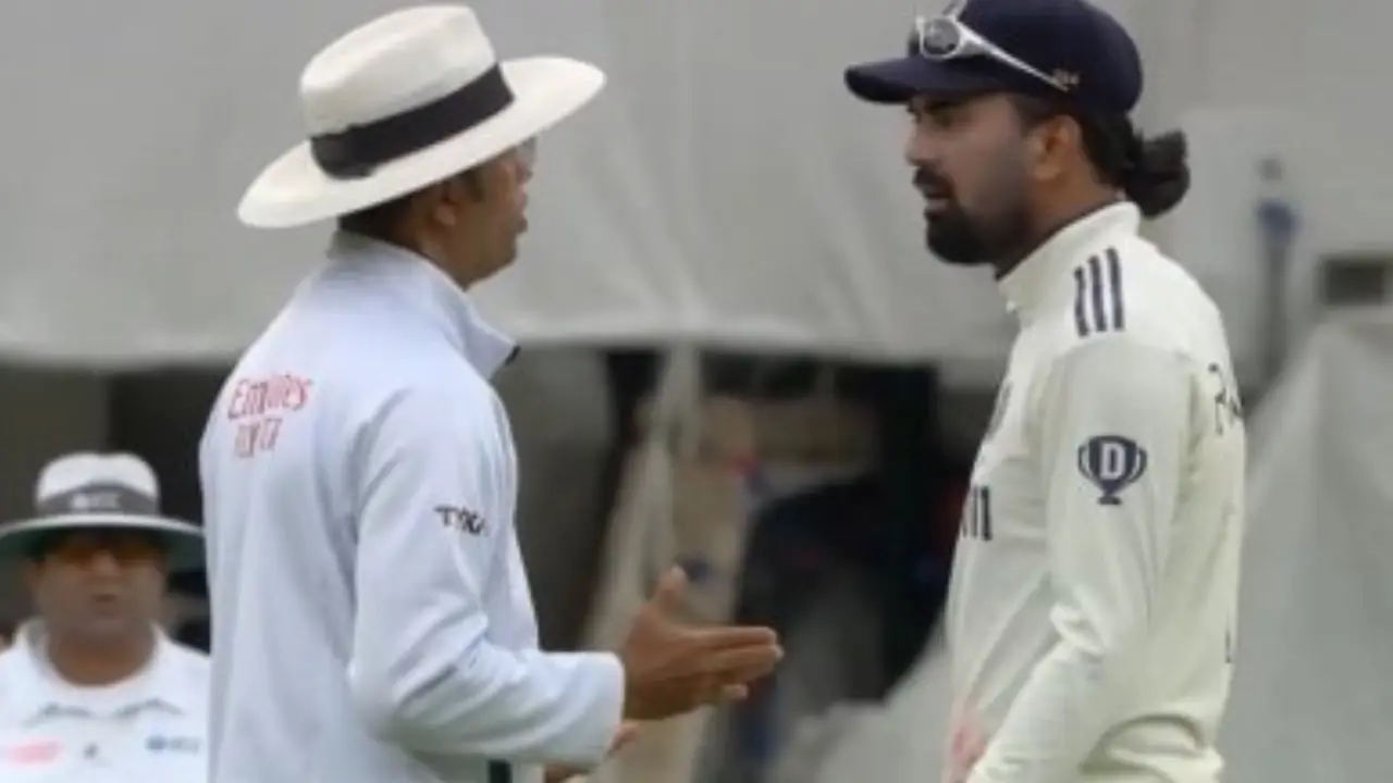 রাহুল ও ধর্মসেনার মধ্যকার বিতণ্ডার সেই মুহূর্তটি। ছবি : সংগৃহীত