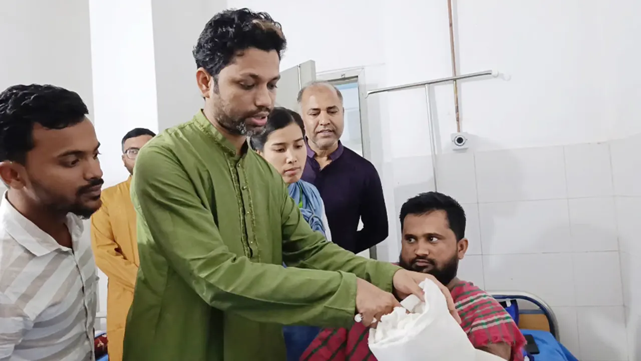 অস্ত্রোপচার করে আশরাফুল আলমের হাতের কাটা আঙুলে পায়ের আঙুল বসানো হয়। ছবি : কালবেলা