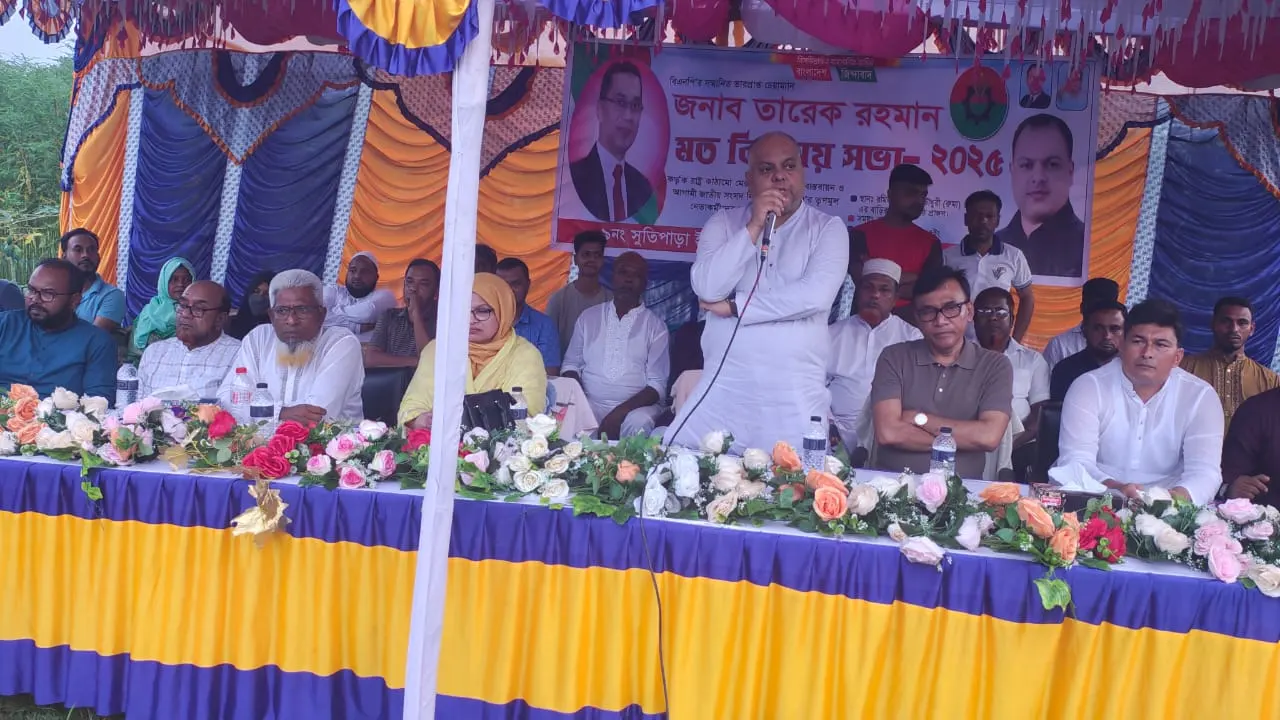 বক্তব্য রাখছেন ঢাকা জেলা যুবদলের সভাপতি ইয়াছিন ফেরদৌস মুরাদ। ছবি : কালবেলা