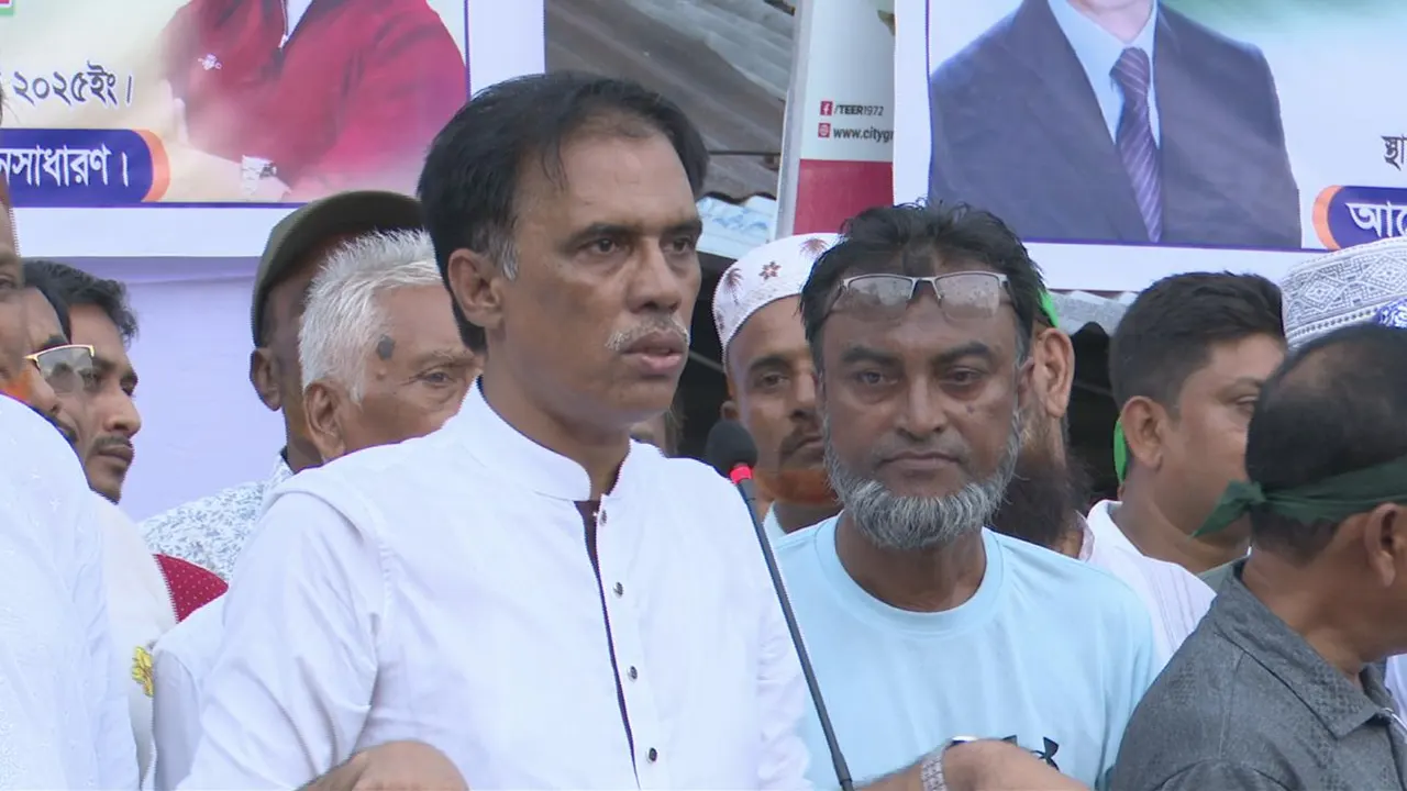 নাটোরে জুলাই-আগস্ট গণঅভ্যুত্থানের বর্ষপূর্তি সমাবেশে কথা বলেন বিএনপির সহদপ্তর সম্পাদক অ্যাডভোকেট তাইফুল ইসলাম টিপু। ছবি : কালবেলা