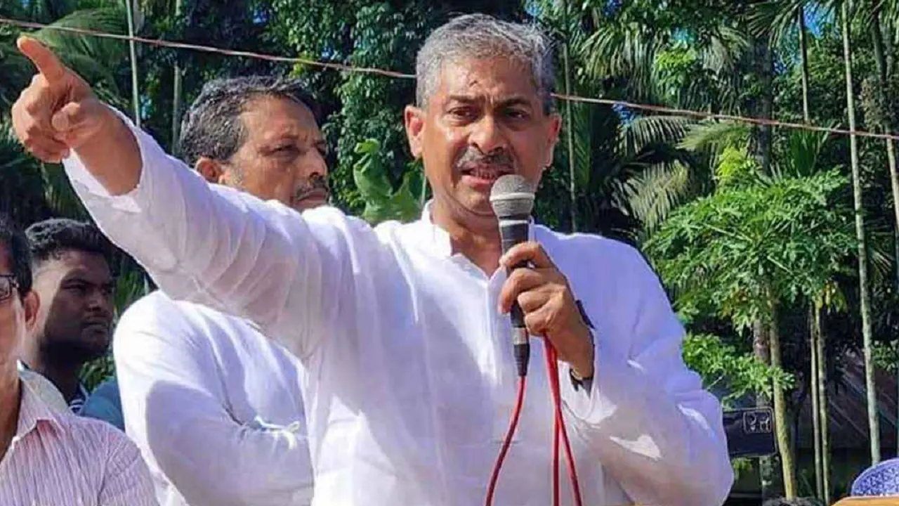 শাহবাগে জাতীয়তাবাদী ছাত্রদলের সমাবেশে কথা বলেন শহীদ উদ্দীন চৌধুরী এ্যানি। ছবি : সংগৃহীত