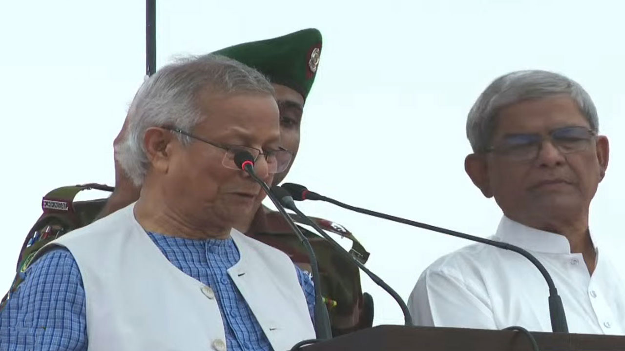‘জুলাই ঘোষণাপত্র’ পাঠ করছেন প্রধান উপদেষ্টা