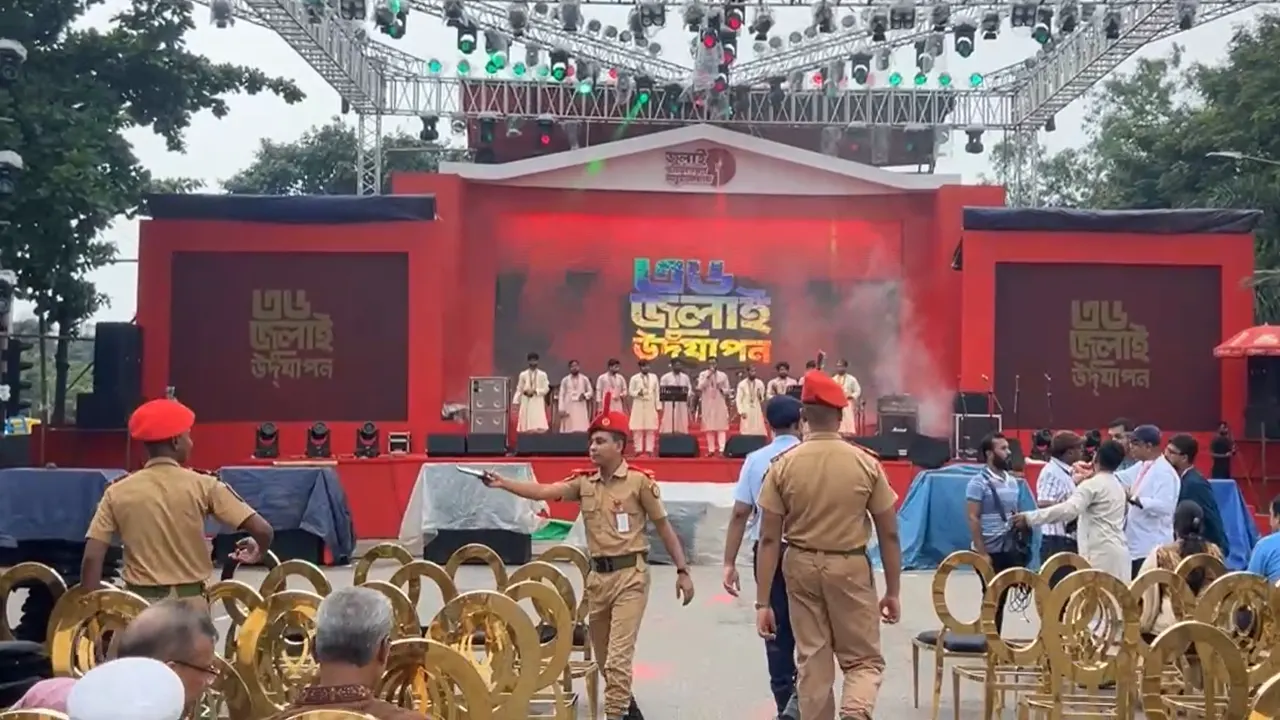 জুলাই পুনর্জাগরণ অনুষ্ঠানমালায় সাইমুমের পরিবেশনা। ছবি : কালবেলা