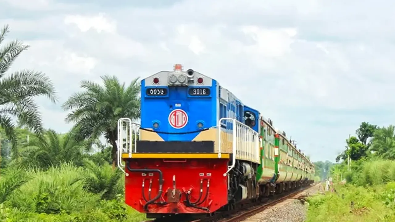 চট্টগ্রাম-কক্সবাজার রুটে ট্রেন। পুরোনো ছবি