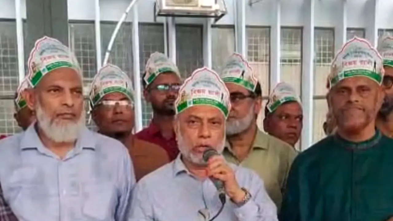 বাংলাদেশ কৃষি  বিশ্ববিদ্যালয়ের (বাকৃবি) ক্যাম্প্যাসে বক্তব্য রাখছেন উপাচার্য অধ্যাপক ড. একে ফজলুল হক ভূঁইয়া। ছবি : কালবেলা