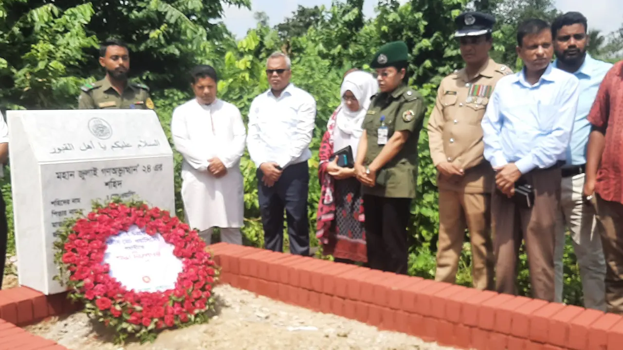 শহীদ ওয়াসিম আকরাম স্মরণে স্মৃতিফলক উন্মোচন করে উপজেলা প্রশাসন। ছবি : কালবেলা
