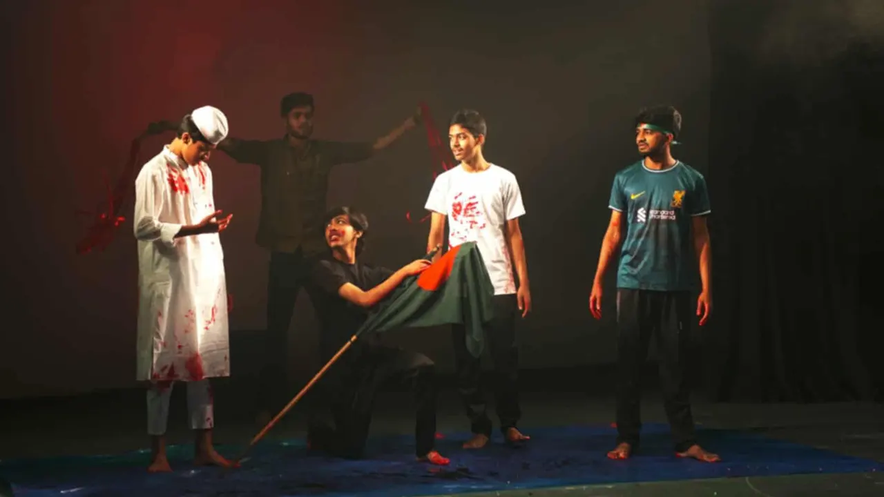 নাট্যতরীর মূকনাটক ‘জুলাই’-এর একটি দৃশ্য।   ছবি : সংগৃহীত