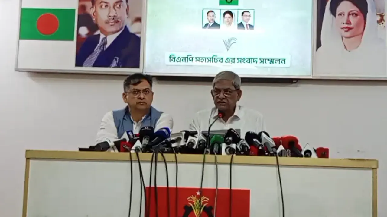 বিএনপির সংবাদ সম্মেলনে মির্জা ফখরুল ইসলাম ও সালাহউদ্দিন আহমেদ।   ছবি : সংগৃহীত