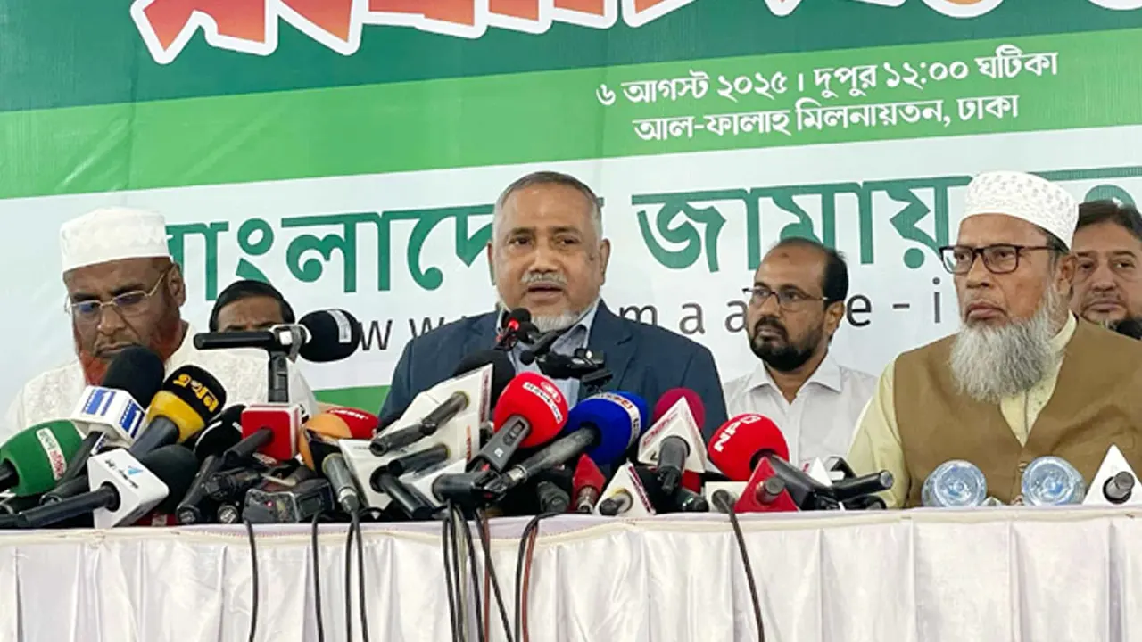 মগবাজার আলফালাহ মিলনায়তনে আয়োজিত সংবাদ সম্মেলনে বক্তব্য রাখেন ডা. আব্দুল্লাহ মোহাম্মদ তাহের। ছবি : সংগৃহীত