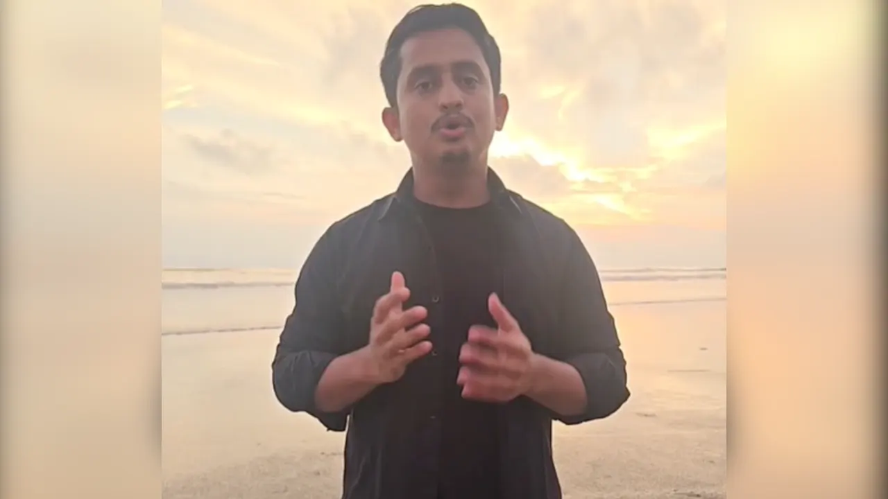 কক্সবাজারে সমুদ্রসৈকতে দাঁড়িয়ে লাইভে কথা বলেন সারজিস আলম। ছবি : সংগৃহীত