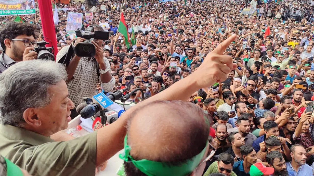 চট্টগ্রামে বিএনপির সমাবেশে বক্তব্য দেন আমীর খসরু মাহমুদ চৌধুরী। ছবি : কালবেলা