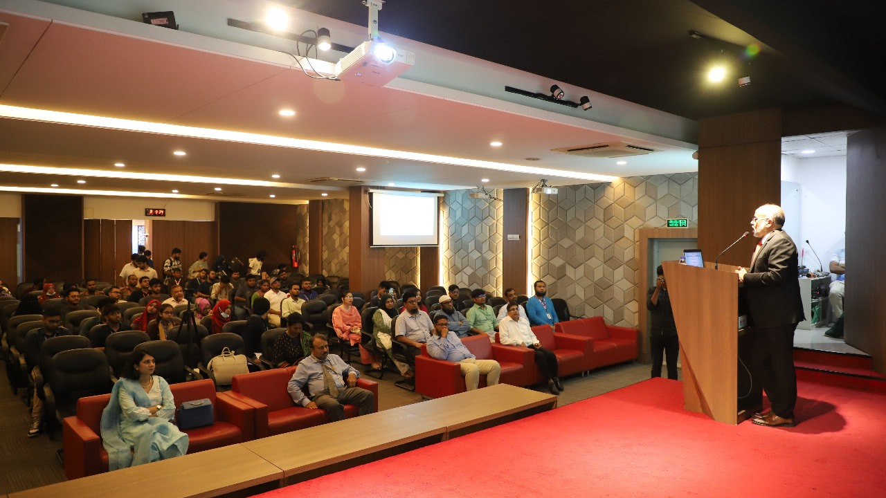 বিইউবিটির ‘মানসিক স্বাস্থ্য সচেতনতা ও সুস্থতা’ শীর্ষক একটি ইন্টারঅ্যাকটিভ সেশনে অতিথিরা। ছবি : সংগৃহীত