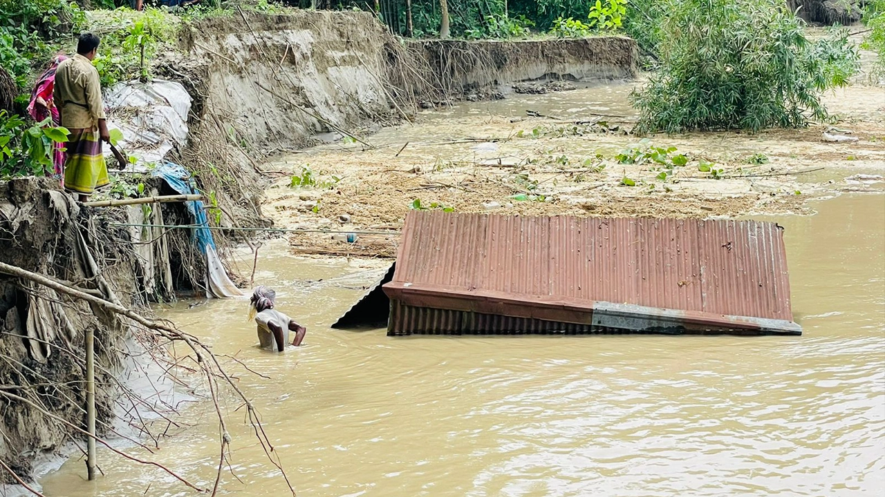 চলতি মাসে শরীয়তপুর এলাকার বন্যা পরিস্থিতির দৃশ্য | ছবি : কালবেলা