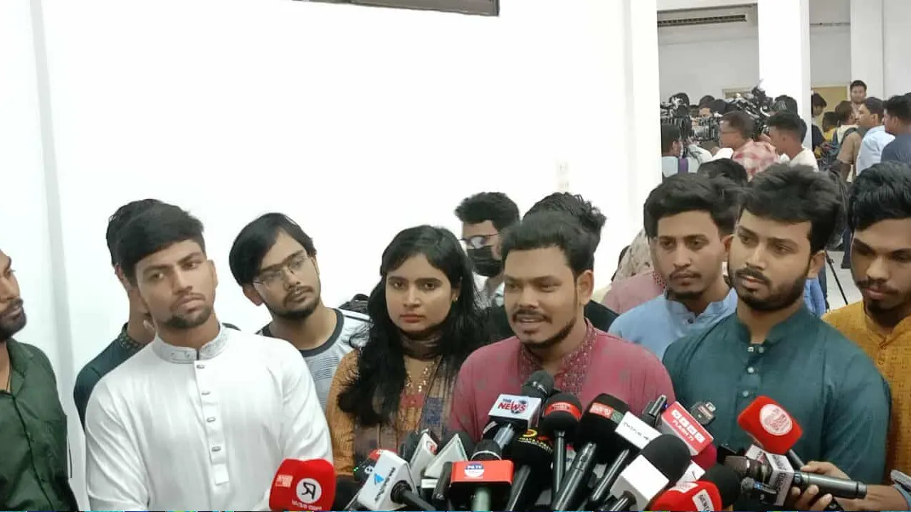 ছাত্র অধিকারের প্যানেল ঘোষণা। ছবি : কালবেলা