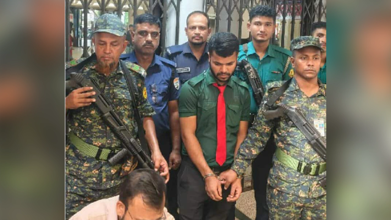 ম্যাজিস্ট্রেটের সামনেই কালোবাজারে ট্রেনের টিকিট বিক্রি, কারাগারে রেলকর্মী