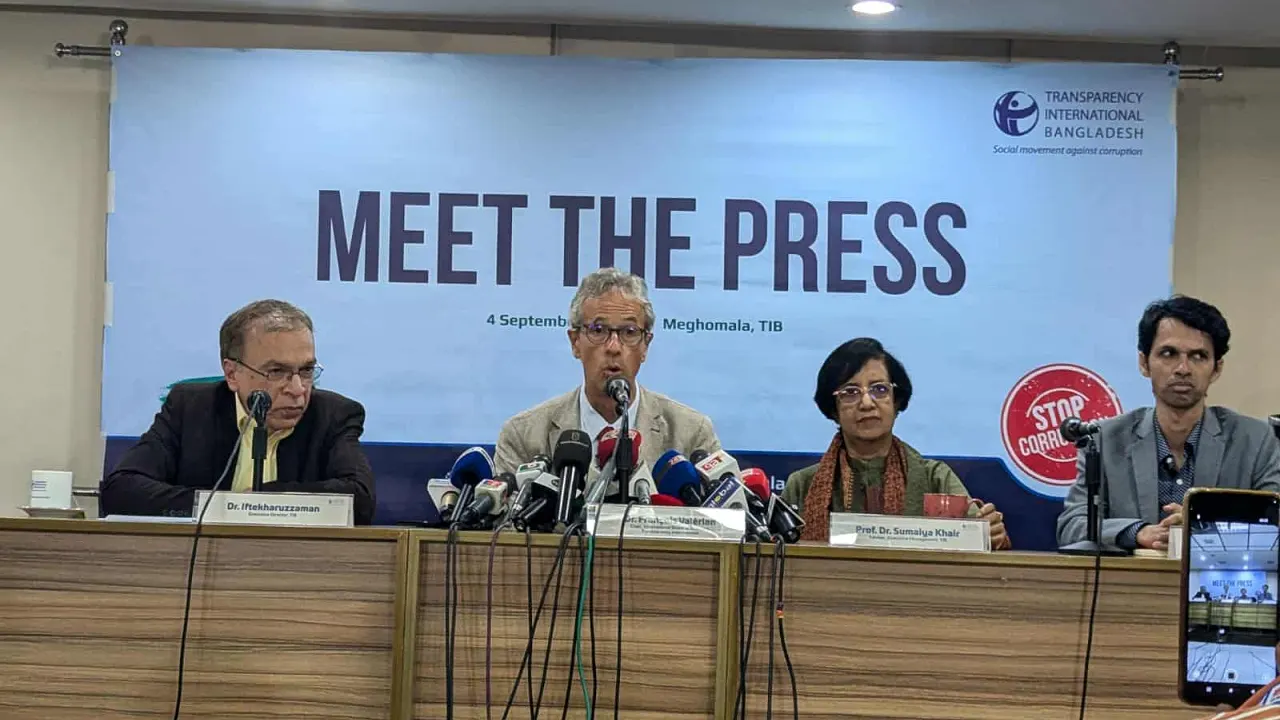 রাজধানীর ধানমন্ডির মাইডাস সেন্টারে আয়োজিত ‘মিট দ্য প্রেস’ অনুষ্ঠানে কথা বলেন ফ্রাঁসোয়া ভ্যালেরিয়াঁ। ছবি : কালবেলা