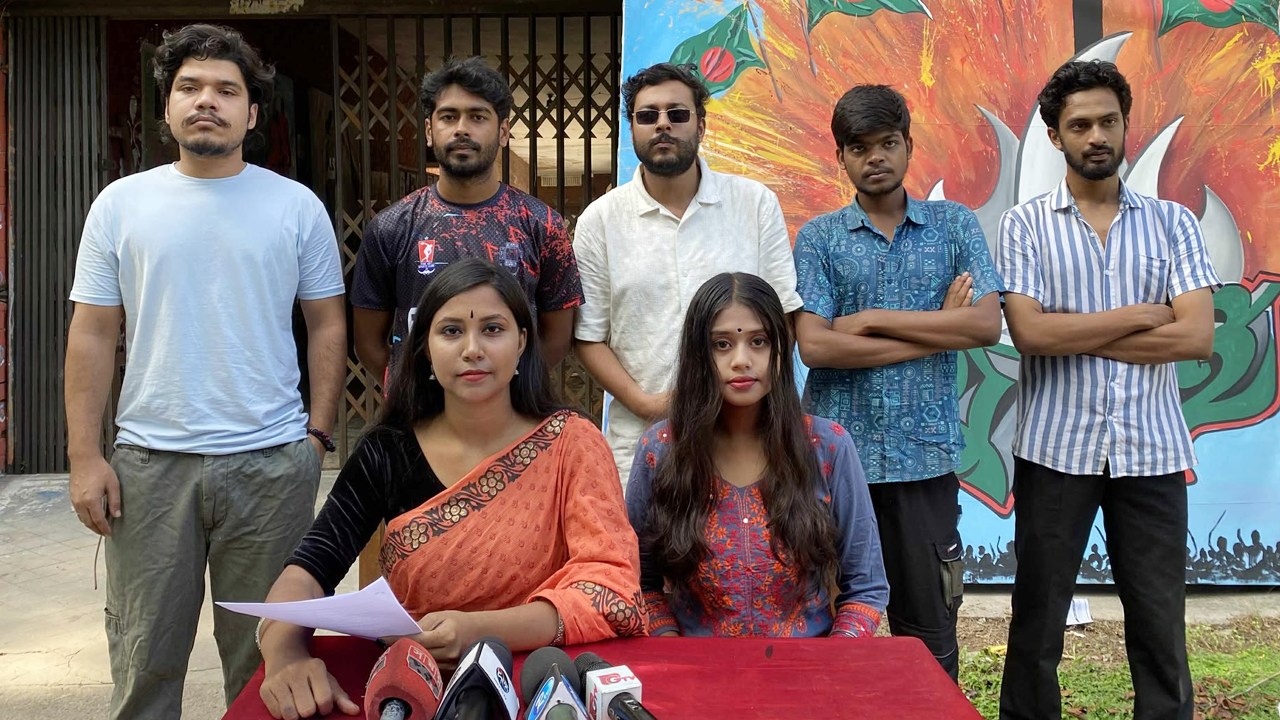 জাকসু নির্বাচনকে সামনে রেখে ইশতেহার ঘোষণা করেছে সাদিয়া রহমান মোহনা। ছবি : কালবেলা