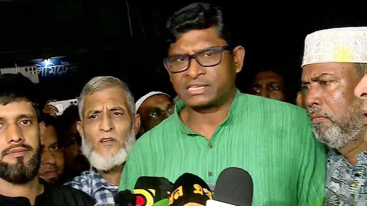 সাংবাদিকদের সঙ্গে জাপা মহাসচিব শামীম হায়দার পাটোয়ারী। ছবি : সংগৃহীত