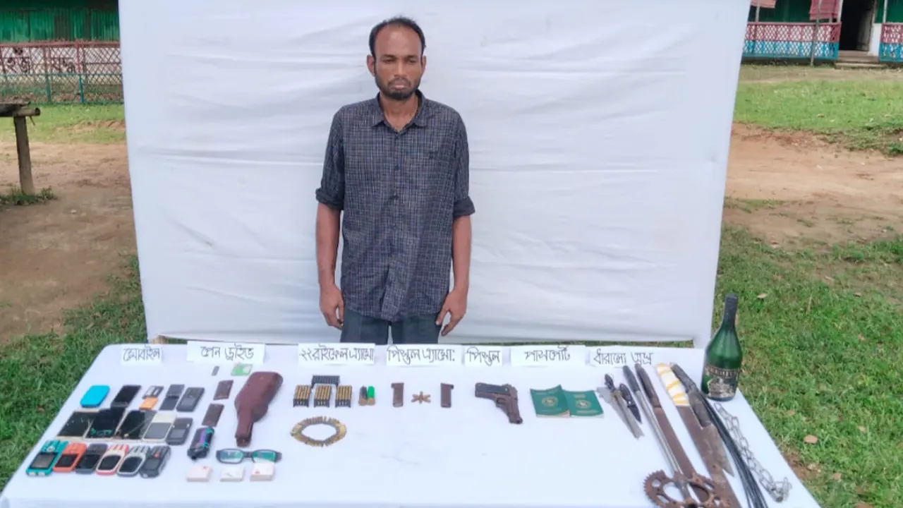 বিশেষ অভিযানে বিদেশি পিস্তলসহ বিপুল গুলি উদ্ধার