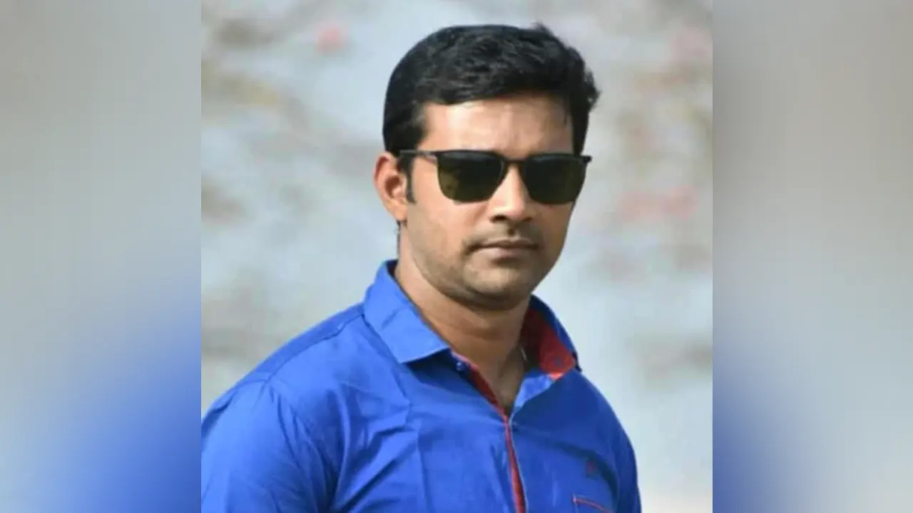 অফিস সহকারী কৌশিক পাল। ছবি : সংগৃহীত