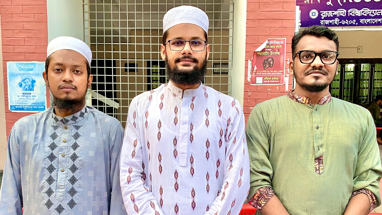 সংবাদ সম্মেলন করে রাকসু নির্বাচনের প্যানেল ঘোষণা করে ইসলামী ছাত্র আন্দোলন। ছবি : কালবেলা