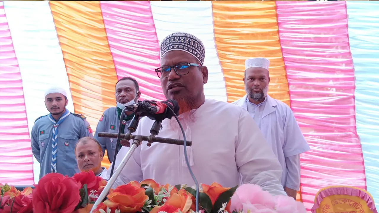ভবানীগঞ্জ কারামতিয়া ফাজিল মাদ্রাসার একাডেমিক ভবন উদ্বোধন ও মাদ্রাসা শিক্ষার মানোন্নয়নে আয়োজিত অনুষ্ঠানে বক্তব্য রাখছেন চেয়ারম্যান মিঞা মো. নূরুল হক। ছবি : সংগৃহীত