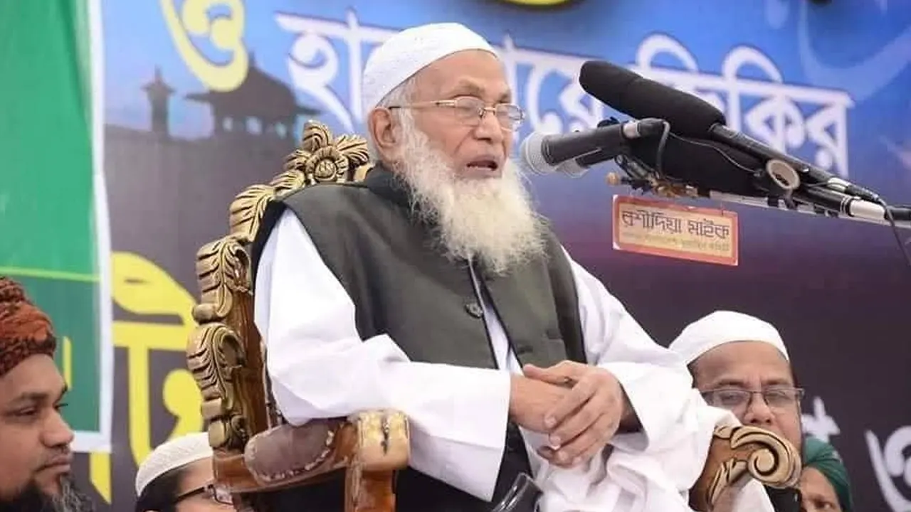 প্রবীণ আলেম মুফতি হাফেজ আহমদুল্লাহ। ছবি: কালবেলা
