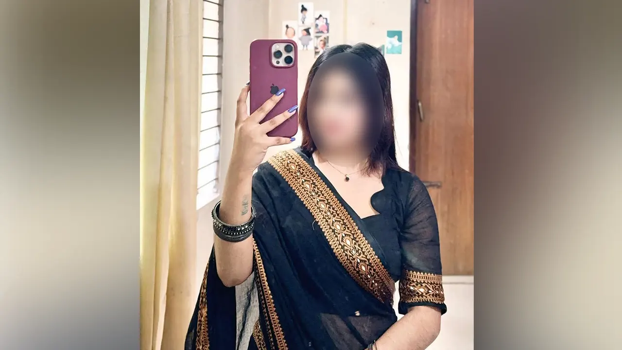 ‘টু-লেট ফাঁদ’ পেতে ব্ল্যাকমেইলের ঘটনায় আটক এক তরুণী। ছবি : কালবেলা