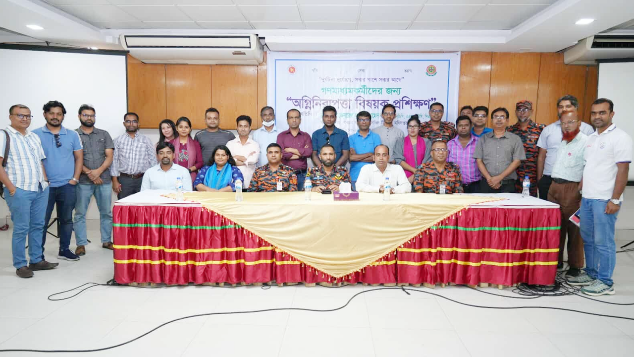 ডিআরইউ’র সদস্যদের জন্য দুই দিনব্যাপী অগ্নি নিরাপত্তাবিষয়ক প্রশিক্ষণ কর্মসূচি অনুষ্ঠিত। ছবি : কালবেলা