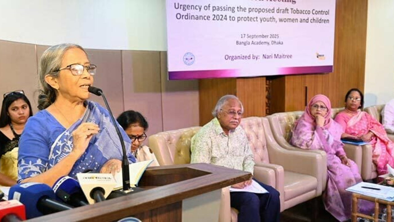 মতবিনিময় সভায় বক্তব্যকালে মৎস্য ও প্রাণিসম্পদ উপদেষ্টা ফরিদা আখতার। ছবি : কালবেলা