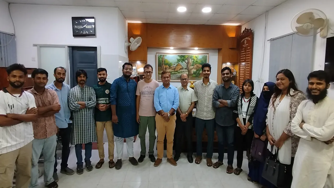রাকসু নির্বাচনে সাংবাদিকতা বিভাগের প্রার্থীরা। ছবি : কালবেলা