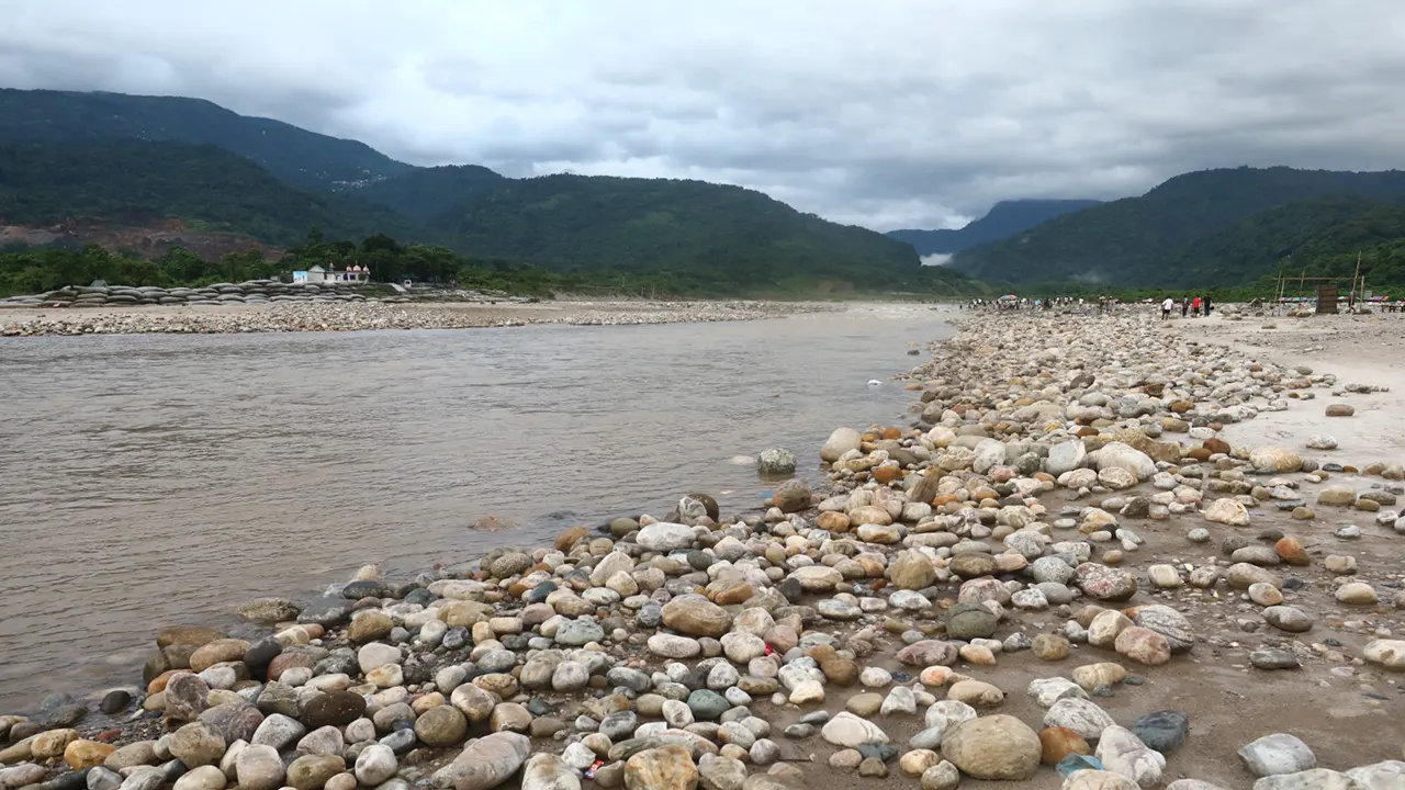 অন্যতম প্রাকৃতিক সৌন্দর্যমণ্ডিত স্থান সাদাপাথর। ছবি : কালবেলা