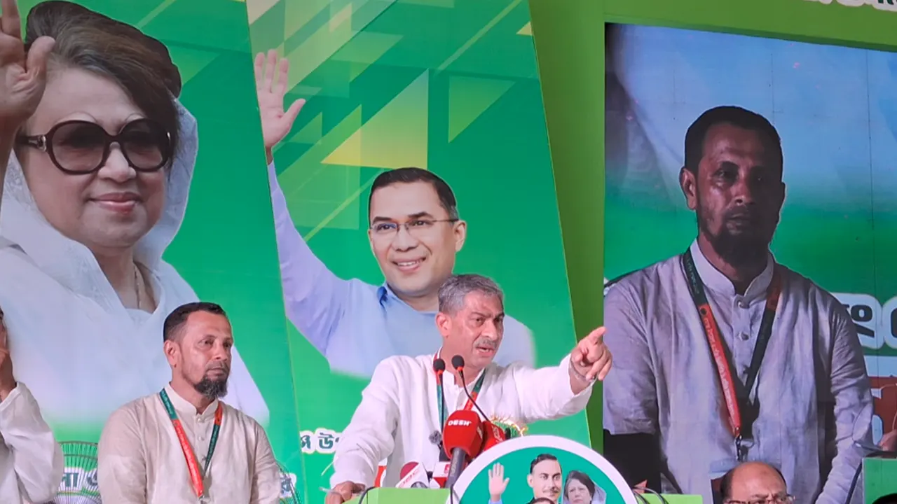 রামগঞ্জ সরকারি কলেজ প্রাঙ্গণে উপজেলা ও পৌর বিএনপির দ্বিবার্ষিক সম্মেলনে বক্তব্য রাখেন  শহীদ উদ্দিন চৌধুরী এ্যানি। ছবি : কালবেলা