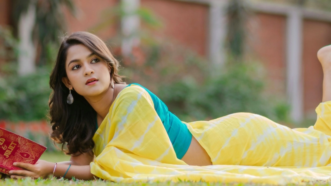 অভিনেত্রী সাদিয়া আয়মান। ছবি : সংগৃহীত