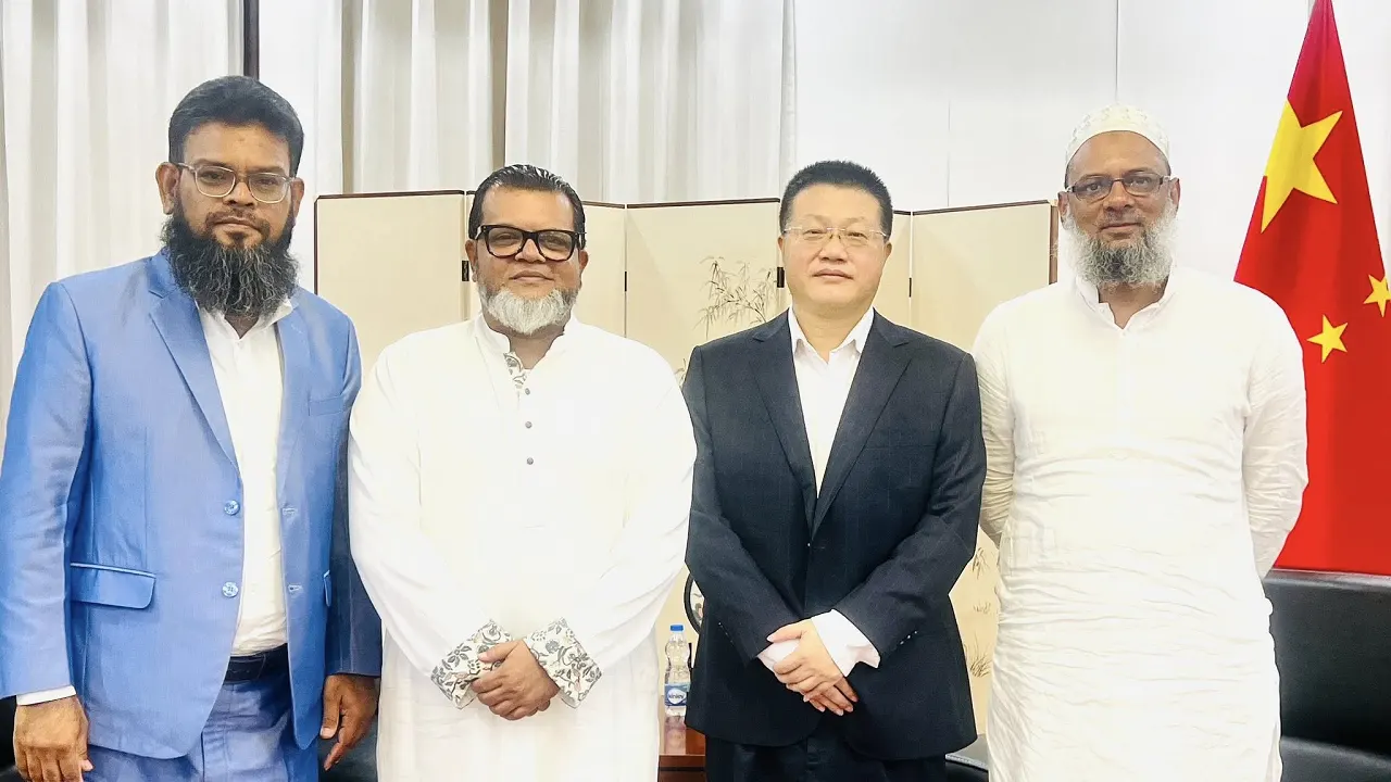 চায়নার রাষ্ট্রদূত ইয়াও ওয়েনের সঙ্গে বৈঠক করেছেন বাংলাদেশ জাতীয় দলের চেয়ারম্যান ও ১২ দলীয় জোটের সমন্বয়ক  সৈয়দ এহসানুল হুদা। ছবি : কালবেলা