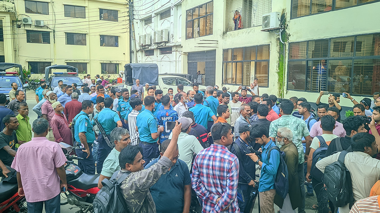 রংপুরে সাংবাদিকদের বিক্ষোভ। ছবি : কালবেলা