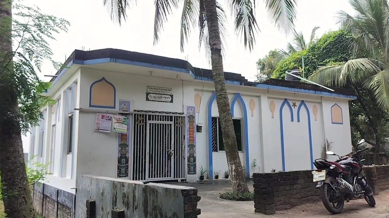 নাটোরের নলডাঙ্গায় তামিমের মসজিদ নির্মাণ। ছবি : কালবেলা