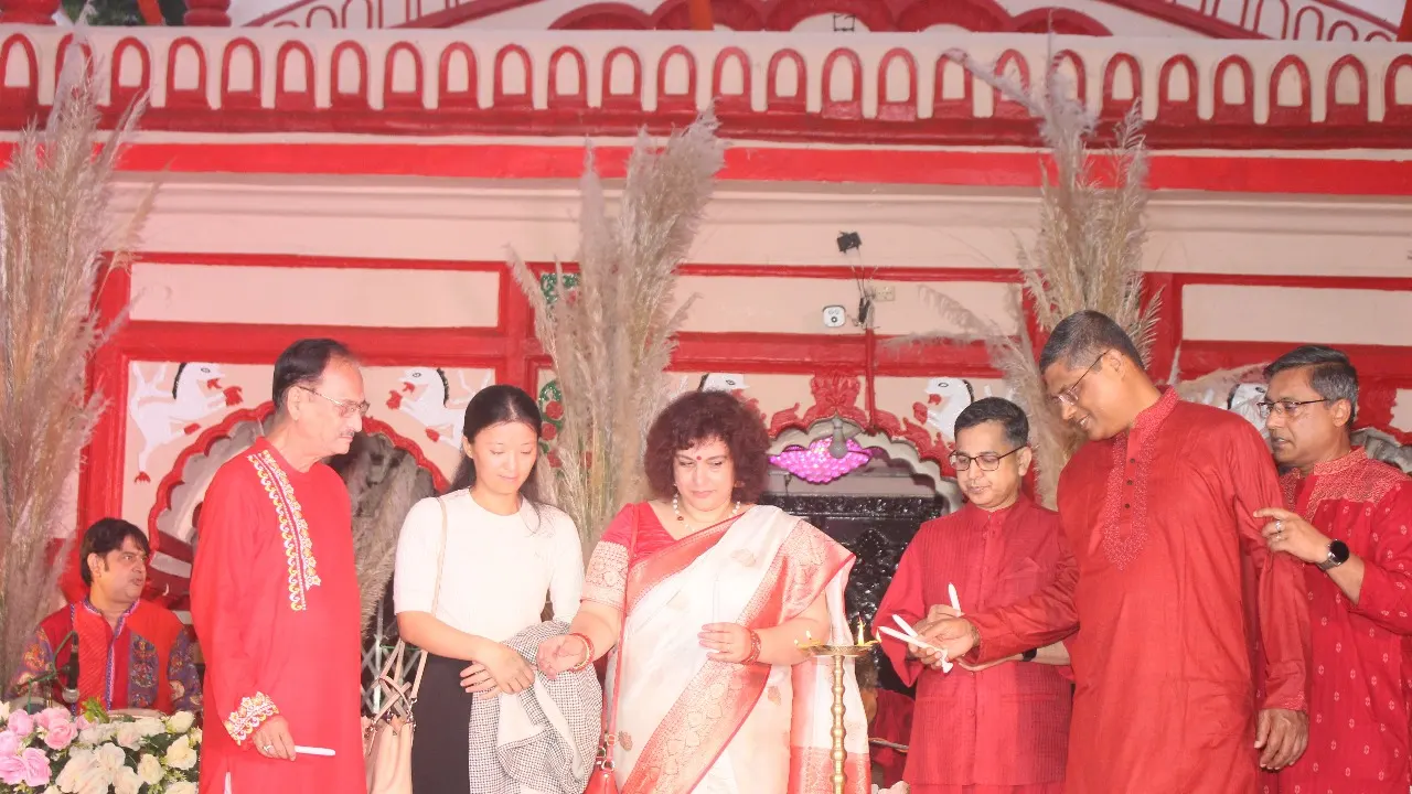 মহালয়ার মধ্যদিয়ে শারদীয় দুর্গাপূজার আনুষ্ঠানিকতা শুরু হয়েছে। ছবি : কালবেলা