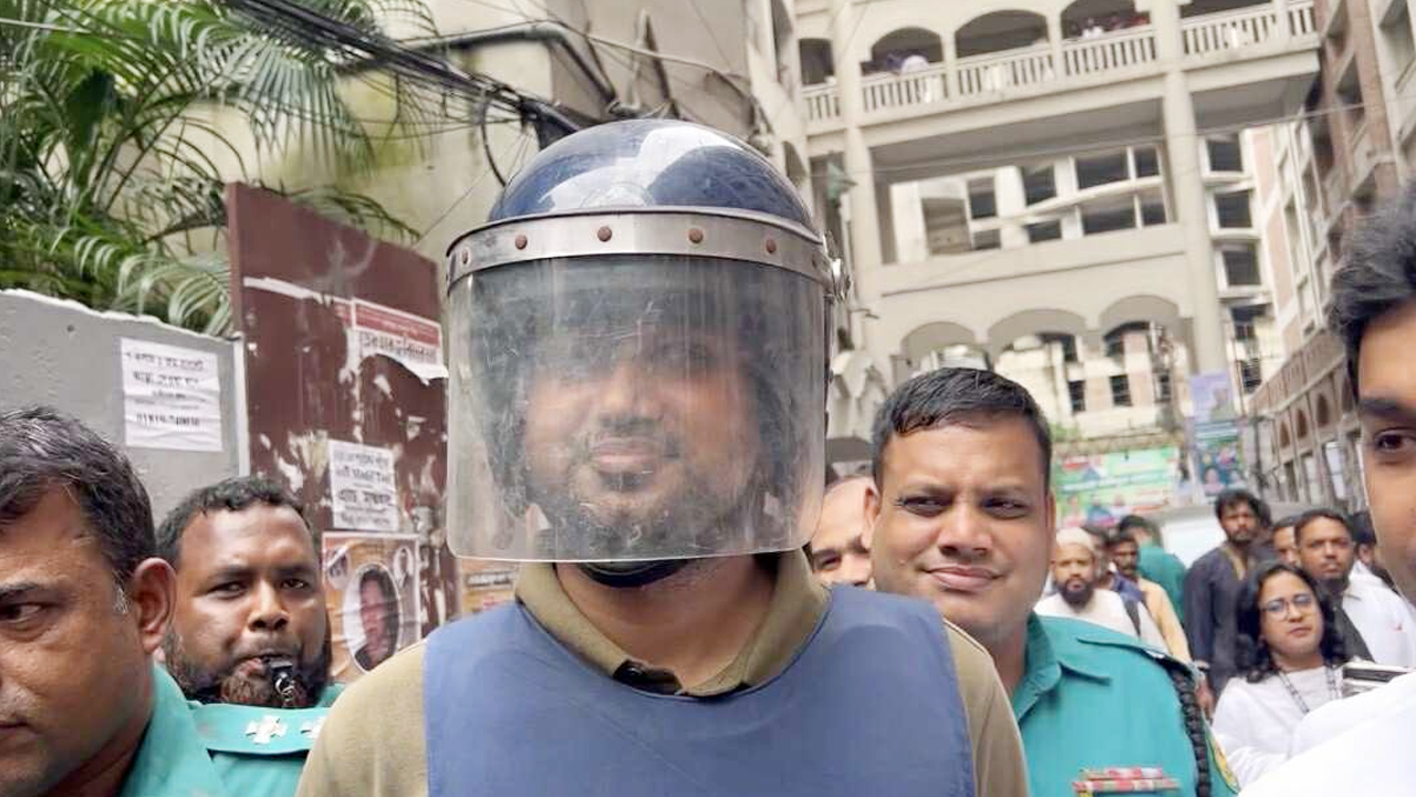 আদালতে জুবায়ের হোসেন। ছবি : কালবেলা